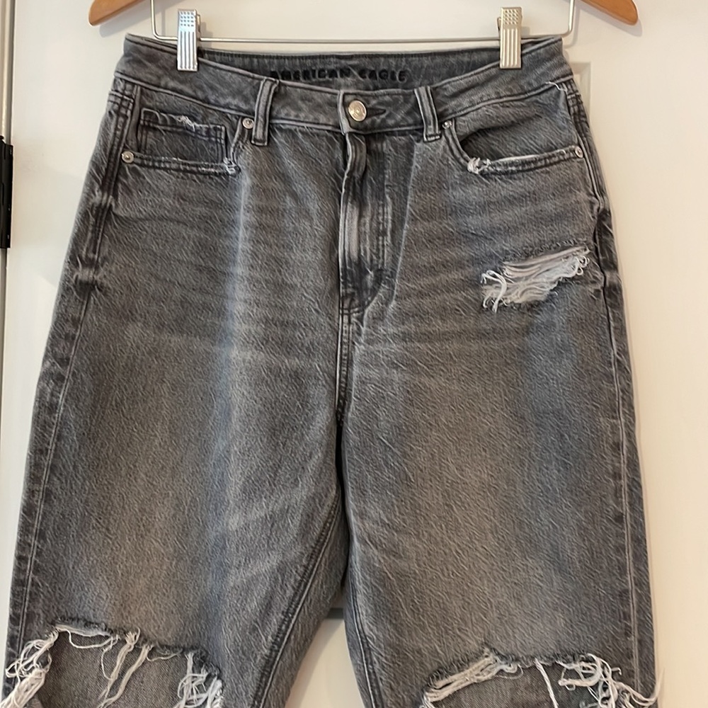 American Eagle Ripped High Waist Mom Jean gray/black size 10 Short